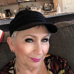 Meet your Posher, Mona